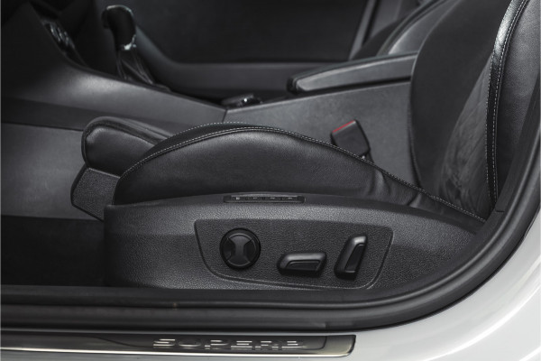 Škoda Superb Combi 1.4 TSI iV Sportline Business | S/K-Panodak | Dig. Cockpit | Adapt. Cruise | Winterpakket | PDC | NAV + App. Connect | ECC | Elek. Klep | LM 19" |