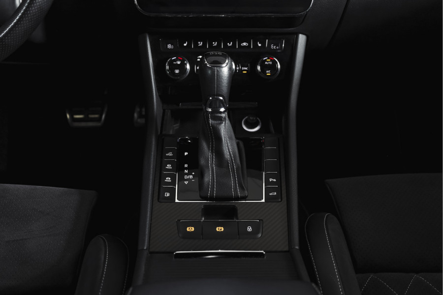 Škoda Superb Combi 1.4 TSI iV Sportline Business | S/K-Panodak | Dig. Cockpit | Adapt. Cruise | Winterpakket | PDC | NAV + App. Connect | ECC | Elek. Klep | LM 19" |
