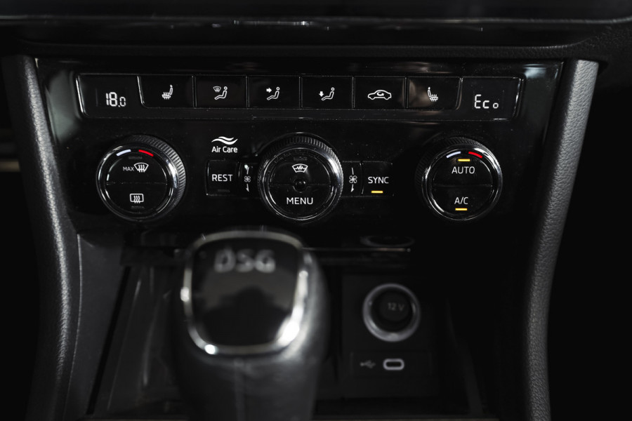 Škoda Superb Combi 1.4 TSI iV Sportline Business | S/K-Panodak | Dig. Cockpit | Adapt. Cruise | Winterpakket | PDC | NAV + App. Connect | ECC | Elek. Klep | LM 19" |
