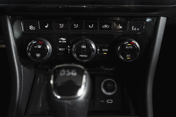 Škoda Superb Combi 1.4 TSI iV Sportline Business | S/K-Panodak | Dig. Cockpit | Adapt. Cruise | Winterpakket | PDC | NAV + App. Connect | ECC | Elek. Klep | LM 19" |