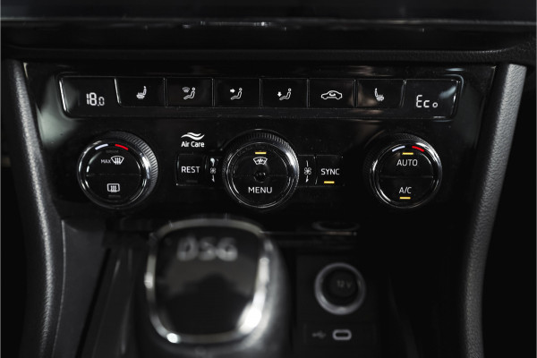 Škoda Superb Combi 1.4 TSI iV Sportline Business | S/K-Panodak | Dig. Cockpit | Adapt. Cruise | Winterpakket | PDC | NAV + App. Connect | ECC | Elek. Klep | LM 19" |