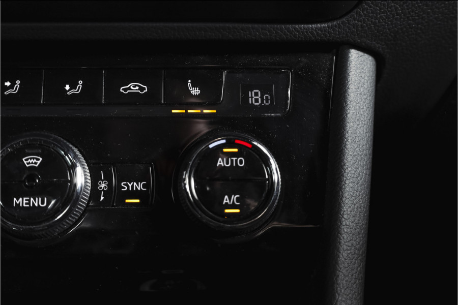 Škoda Superb Combi 1.4 TSI iV Sportline Business | S/K-Panodak | Dig. Cockpit | Adapt. Cruise | Winterpakket | PDC | NAV + App. Connect | ECC | Elek. Klep | LM 19" |