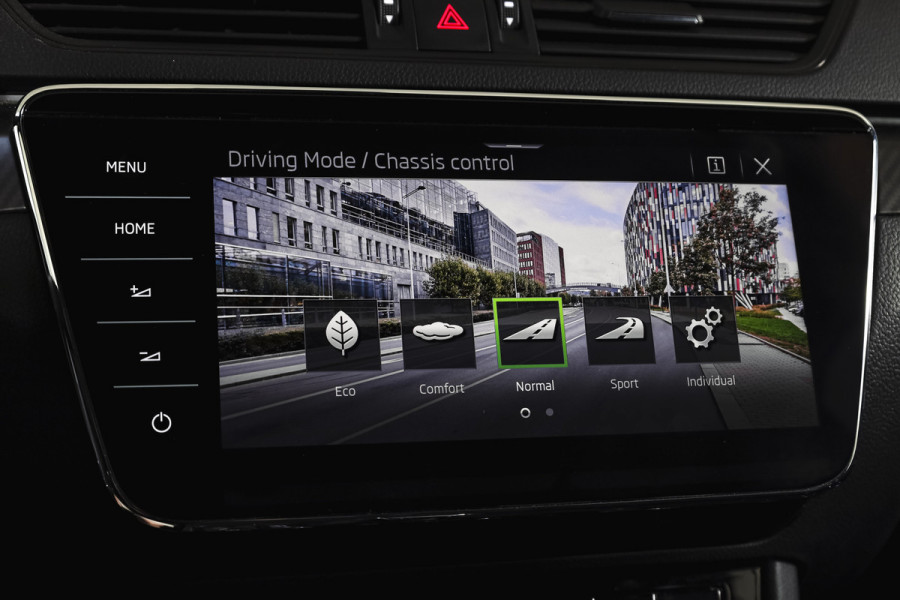 Škoda Superb Combi 1.4 TSI iV Sportline Business | S/K-Panodak | Dig. Cockpit | Adapt. Cruise | Winterpakket | PDC | NAV + App. Connect | ECC | Elek. Klep | LM 19" |