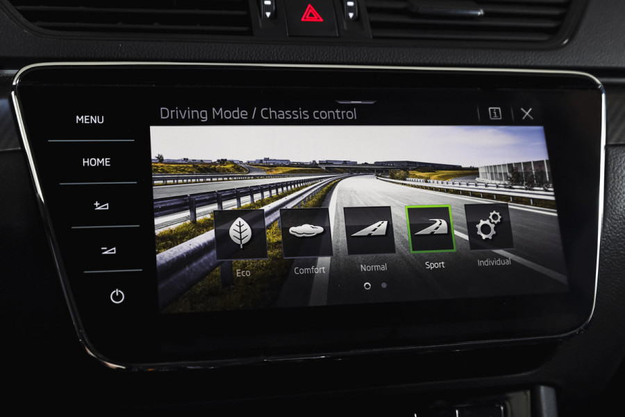 Škoda Superb Combi 1.4 TSI iV Sportline Business | S/K-Panodak | Dig. Cockpit | Adapt. Cruise | Winterpakket | PDC | NAV + App. Connect | ECC | Elek. Klep | LM 19" |