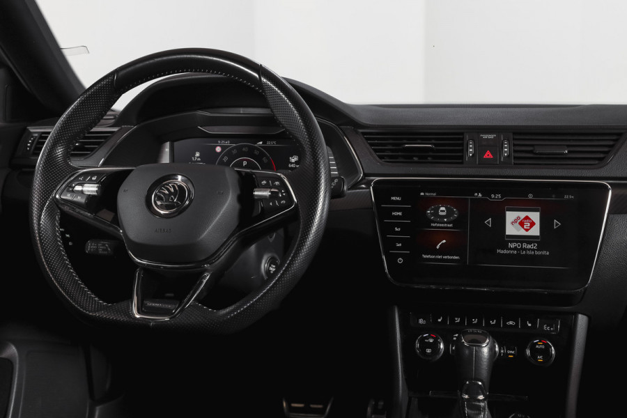 Škoda Superb Combi 1.4 TSI iV Sportline Business | S/K-Panodak | Dig. Cockpit | Adapt. Cruise | Winterpakket | PDC | NAV + App. Connect | ECC | Elek. Klep | LM 19" |