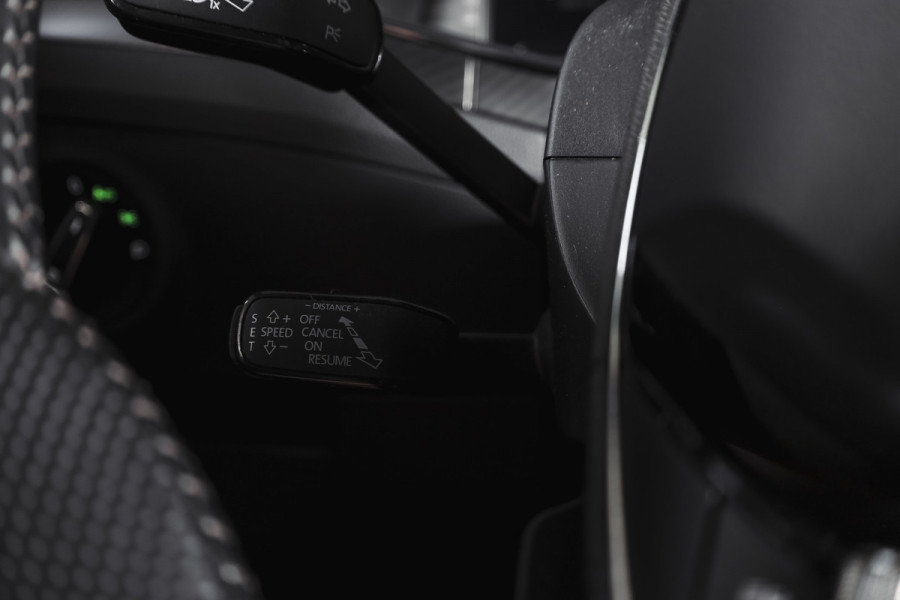 Škoda Superb Combi 1.4 TSI iV Sportline Business | S/K-Panodak | Dig. Cockpit | Adapt. Cruise | Winterpakket | PDC | NAV + App. Connect | ECC | Elek. Klep | LM 19" |