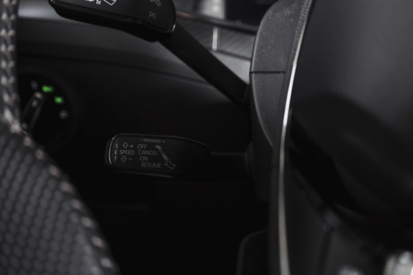 Škoda Superb Combi 1.4 TSI iV Sportline Business | S/K-Panodak | Dig. Cockpit | Adapt. Cruise | Winterpakket | PDC | NAV + App. Connect | ECC | Elek. Klep | LM 19" |