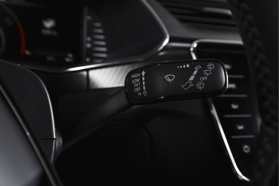 Škoda Superb Combi 1.4 TSI iV Sportline Business | S/K-Panodak | Dig. Cockpit | Adapt. Cruise | Winterpakket | PDC | NAV + App. Connect | ECC | Elek. Klep | LM 19" |