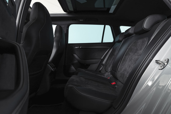 Škoda Superb Combi 1.4 TSI iV Sportline Business | S/K-Panodak | Dig. Cockpit | Adapt. Cruise | Winterpakket | PDC | NAV + App. Connect | ECC | Elek. Klep | LM 19" |