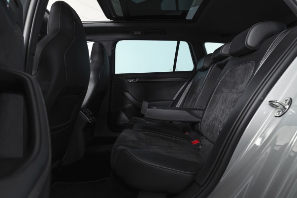 Škoda Superb Combi 1.4 TSI iV Sportline Business | S/K-Panodak | Dig. Cockpit | Adapt. Cruise | Winterpakket | PDC | NAV + App. Connect | ECC | Elek. Klep | LM 19" |
