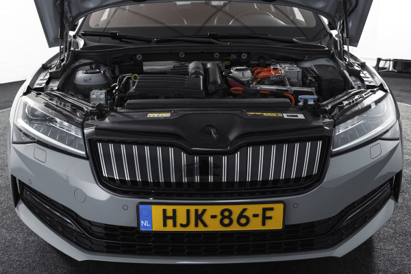 Škoda Superb Combi 1.4 TSI iV Sportline Business | S/K-Panodak | Dig. Cockpit | Adapt. Cruise | Winterpakket | PDC | NAV + App. Connect | ECC | Elek. Klep | LM 19" |