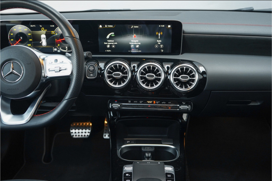 Mercedes-Benz CLA-Klasse Shooting Brake 200 Business Solution AMG Pano Camera
