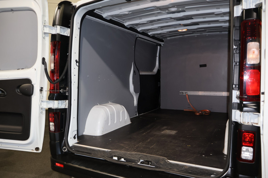 Renault Trafic 2.0 dCi 120pk L2 H1 2x Schuifdeur Airco Navigatie Trekhaak