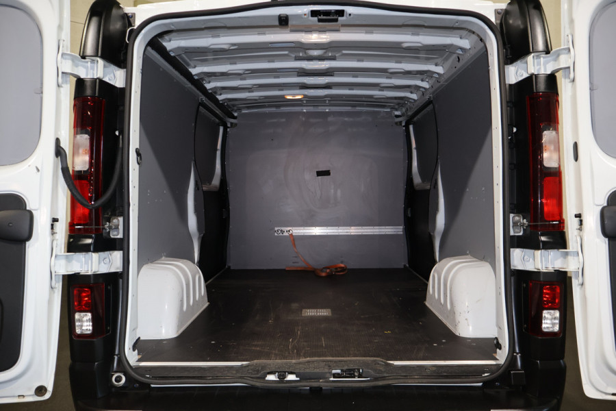 Renault Trafic 2.0 dCi 120pk L2 H1 2x Schuifdeur Airco Navigatie Trekhaak