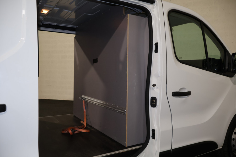 Renault Trafic 2.0 dCi 120pk L2 H1 2x Schuifdeur Airco Navigatie Trekhaak