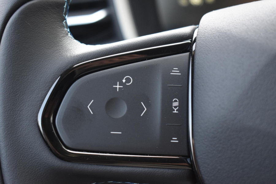 Lynk & Co 01 262PK Automaat / 360 Camera / Adaptieve cruise control / Glazen schuif-kanteldak / Elektrische stoelen met geheugenfunctie / Stoelverwarming / Elektrische achterklep / Climate control / Parkeersensoren V+A / 20"velgen / Keyless entry /