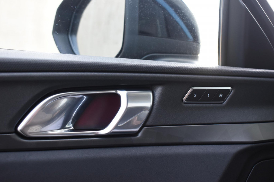 Lynk & Co 01 262PK Automaat / 360 Camera / Adaptieve cruise control / Glazen schuif-kanteldak / Elektrische stoelen met geheugenfunctie / Stoelverwarming / Elektrische achterklep / Climate control / Parkeersensoren V+A / 20"velgen / Keyless entry /