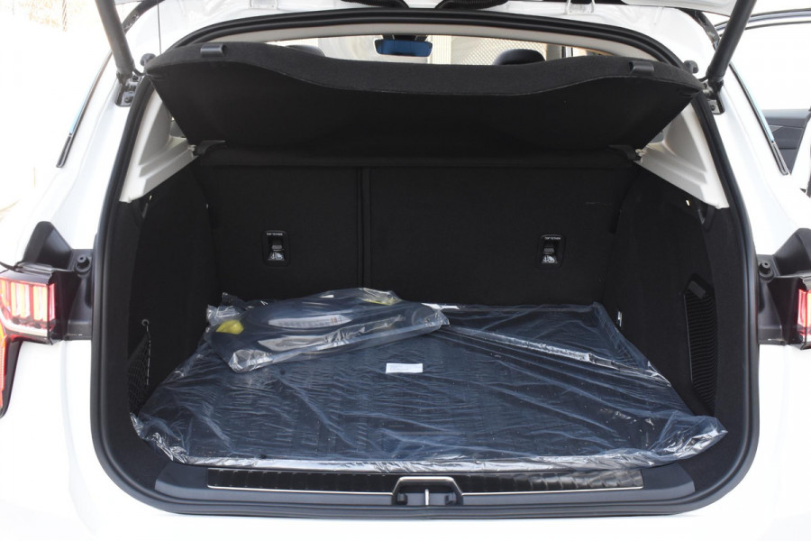 Lynk & Co 01 262PK Automaat / 360 Camera / Adaptieve cruise control / Glazen schuif-kanteldak / Elektrische stoelen met geheugenfunctie / Stoelverwarming / Elektrische achterklep / Climate control / Parkeersensoren V+A / 20"velgen / Keyless entry /