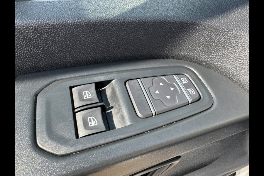 Renault Trafic 2.0 dCi 130 T30 L2H1 Work Edition Dubbele Schuifdeuren Trekhaak Navi Cruise Clima Carplay Betimmering Laadruimte