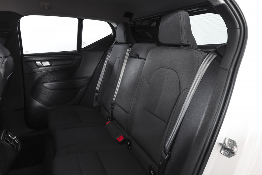Volvo XC40 1.5 T3 Business Pro 164 PK | Elek. Trekhaak | Dig. Cockpit | Adapt. Cruise | PDC | NAV + App. Connect | ECC | Elek. Klep | LM 18" |
