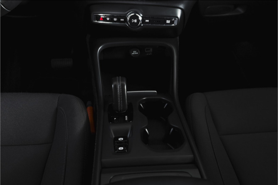 Volvo XC40 1.5 T3 Business Pro 164 PK | Elek. Trekhaak | Dig. Cockpit | Adapt. Cruise | PDC | NAV + App. Connect | ECC | Elek. Klep | LM 18" |