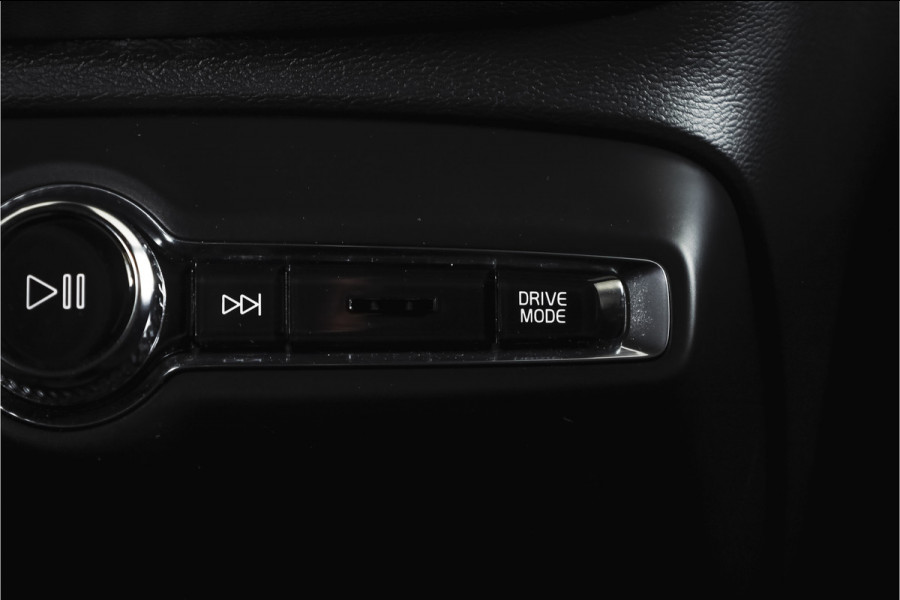 Volvo XC40 1.5 T3 Business Pro 164 PK | Elek. Trekhaak | Dig. Cockpit | Adapt. Cruise | PDC | NAV + App. Connect | ECC | Elek. Klep | LM 18" |