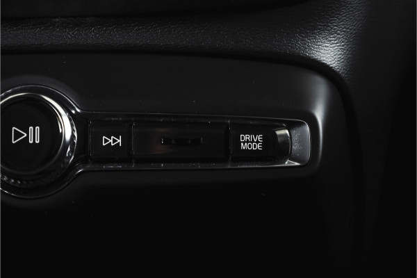 Volvo XC40 1.5 T3 Business Pro 164 PK | Elek. Trekhaak | Dig. Cockpit | Adapt. Cruise | PDC | NAV + App. Connect | ECC | Elek. Klep | LM 18" |