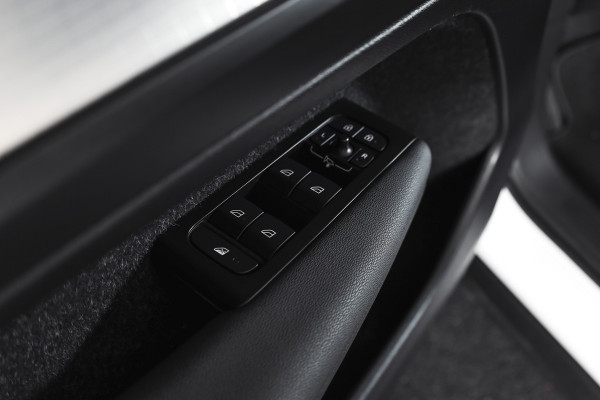 Volvo XC40 1.5 T3 Business Pro 164 PK | Elek. Trekhaak | Dig. Cockpit | Adapt. Cruise | PDC | NAV + App. Connect | ECC | Elek. Klep | LM 18" |