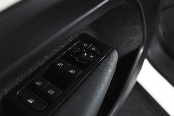 Volvo XC40 1.5 T3 Business Pro 164 PK | Elek. Trekhaak | Dig. Cockpit | Adapt. Cruise | PDC | NAV + App. Connect | ECC | Elek. Klep | LM 18" |