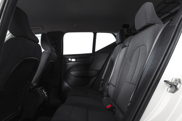 Volvo XC40 1.5 T3 Business Pro 164 PK | Elek. Trekhaak | Dig. Cockpit | Adapt. Cruise | PDC | NAV + App. Connect | ECC | Elek. Klep | LM 18" |