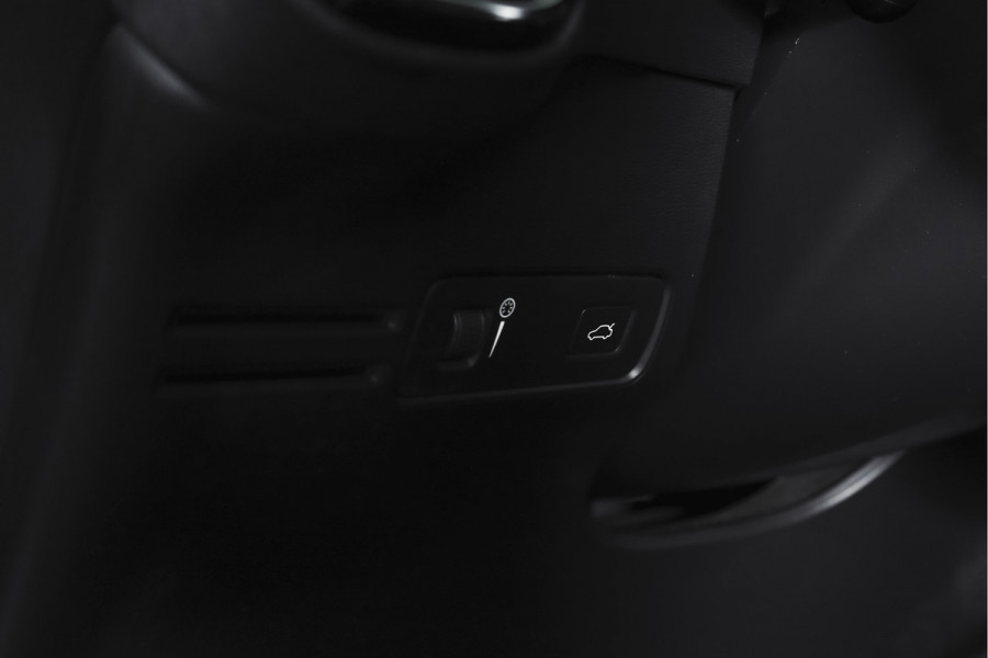 Volvo XC40 1.5 T3 Business Pro 164 PK | Elek. Trekhaak | Dig. Cockpit | Adapt. Cruise | PDC | NAV + App. Connect | ECC | Elek. Klep | LM 18" |