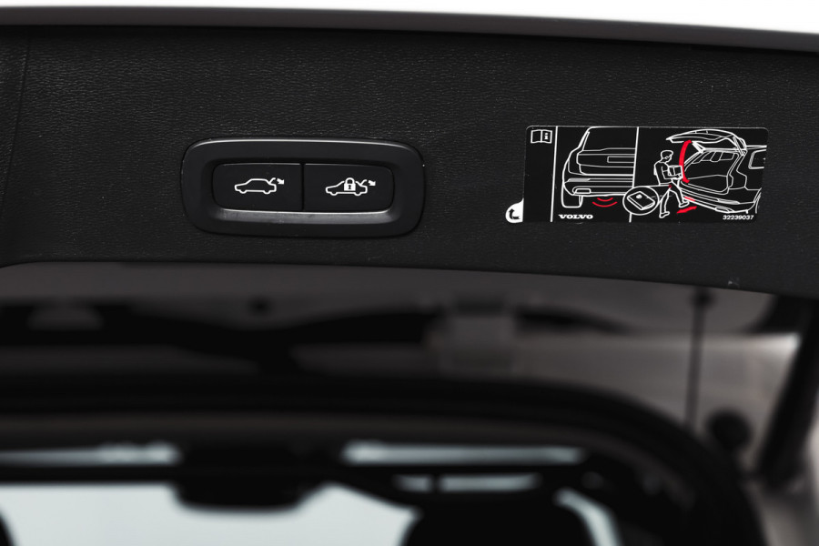 Volvo XC40 1.5 T3 Business Pro 164 PK | Elek. Trekhaak | Dig. Cockpit | Adapt. Cruise | PDC | NAV + App. Connect | ECC | Elek. Klep | LM 18" |