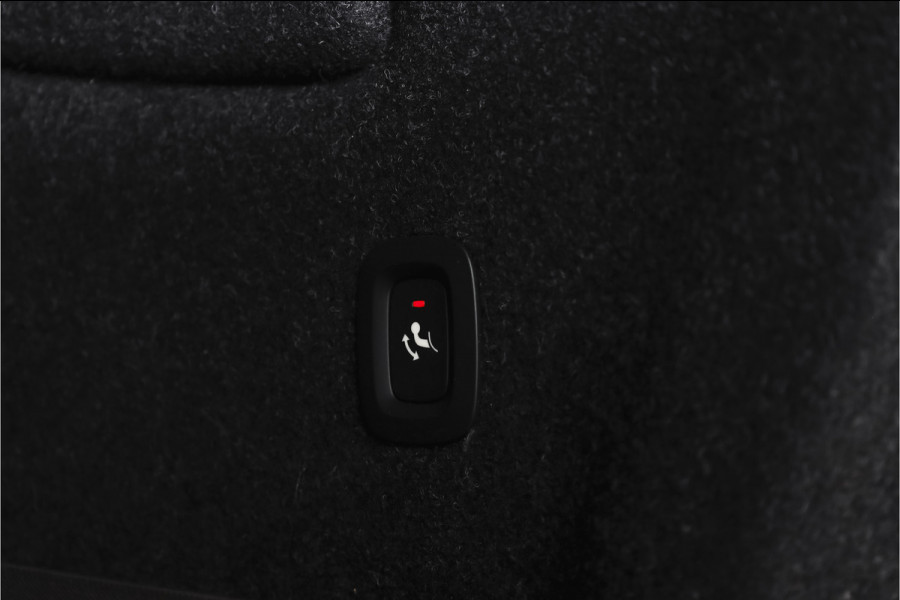 Volvo XC40 1.5 T3 Business Pro 164 PK | Elek. Trekhaak | Dig. Cockpit | Adapt. Cruise | PDC | NAV + App. Connect | ECC | Elek. Klep | LM 18" |