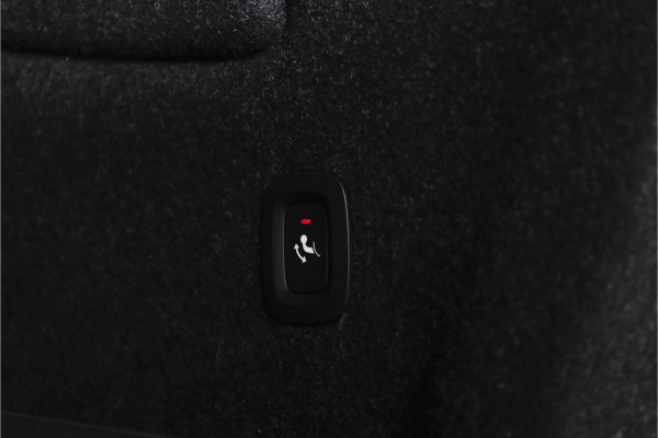 Volvo XC40 1.5 T3 Business Pro 164 PK | Elek. Trekhaak | Dig. Cockpit | Adapt. Cruise | PDC | NAV + App. Connect | ECC | Elek. Klep | LM 18" |
