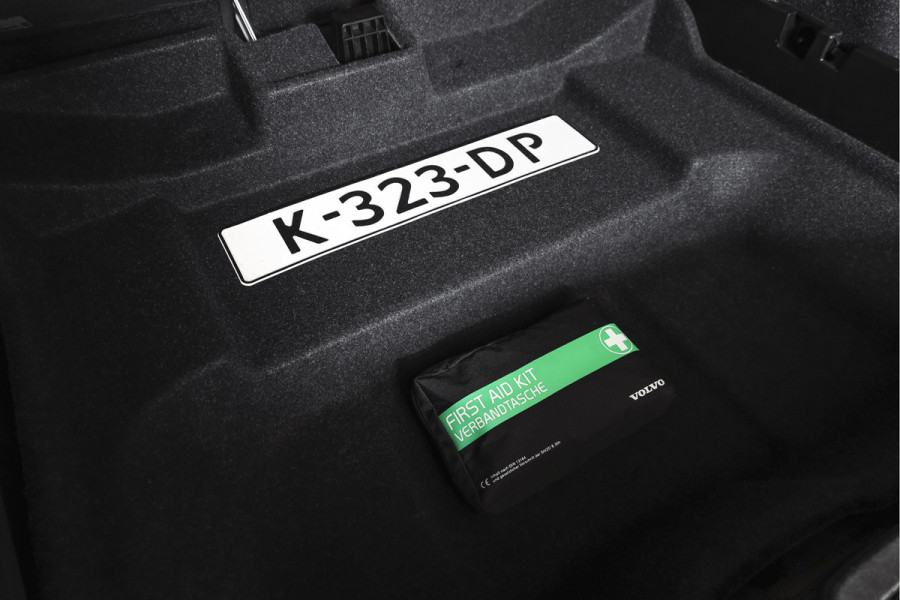 Volvo XC40 1.5 T3 Business Pro 164 PK | Elek. Trekhaak | Dig. Cockpit | Adapt. Cruise | PDC | NAV + App. Connect | ECC | Elek. Klep | LM 18" |