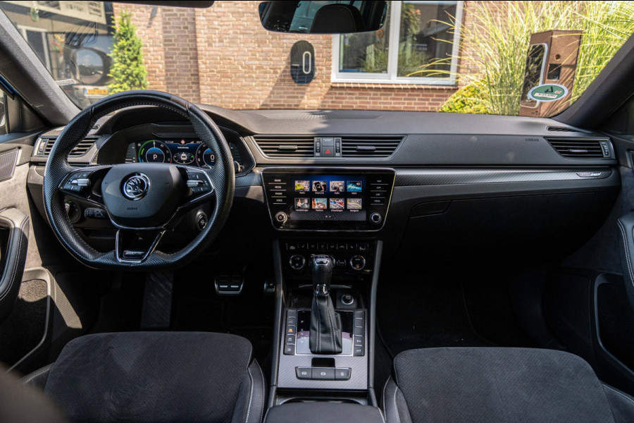 Škoda Superb Combi 1.4 TSI iV Sportline Business 218 PK Elek.Trekhaak Keyless ACC Camera 18''