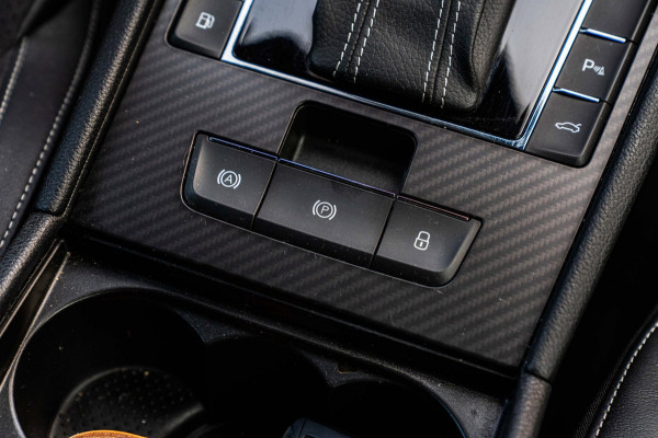 Škoda Superb Combi 1.4 TSI iV Sportline Business 218 PK Elek.Trekhaak Keyless ACC Camera 18''