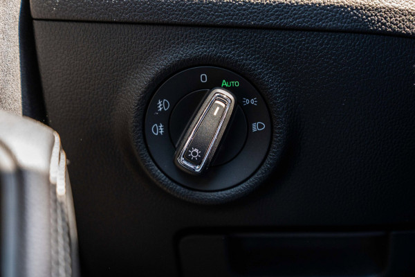 Škoda Superb Combi 1.4 TSI iV Sportline Business 218 PK Elek.Trekhaak Keyless ACC Camera 18''
