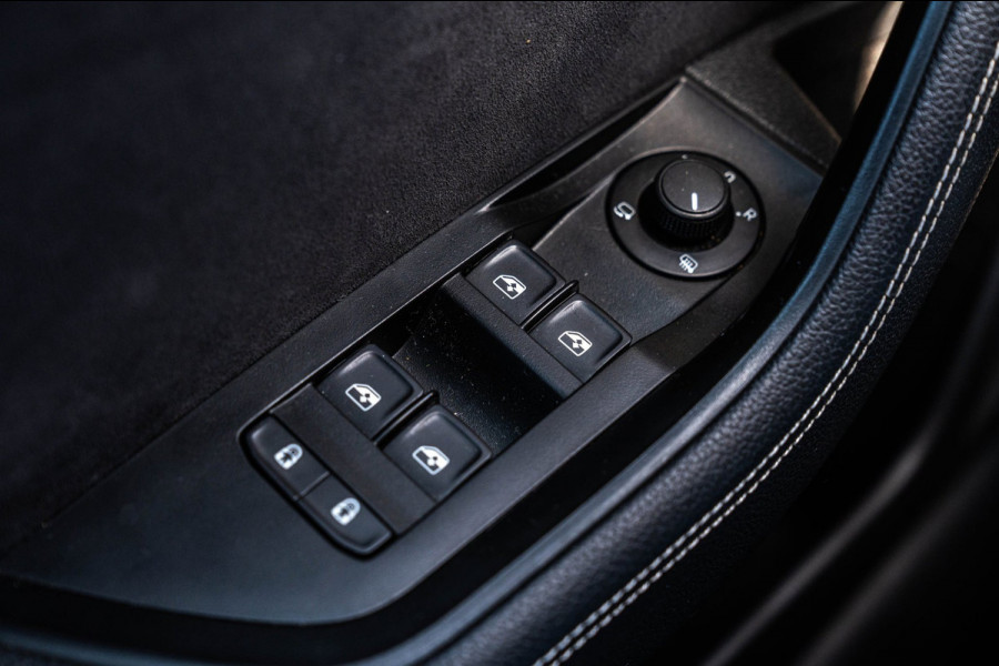 Škoda Superb Combi 1.4 TSI iV Sportline Business 218 PK Elek.Trekhaak Keyless ACC Camera 18''