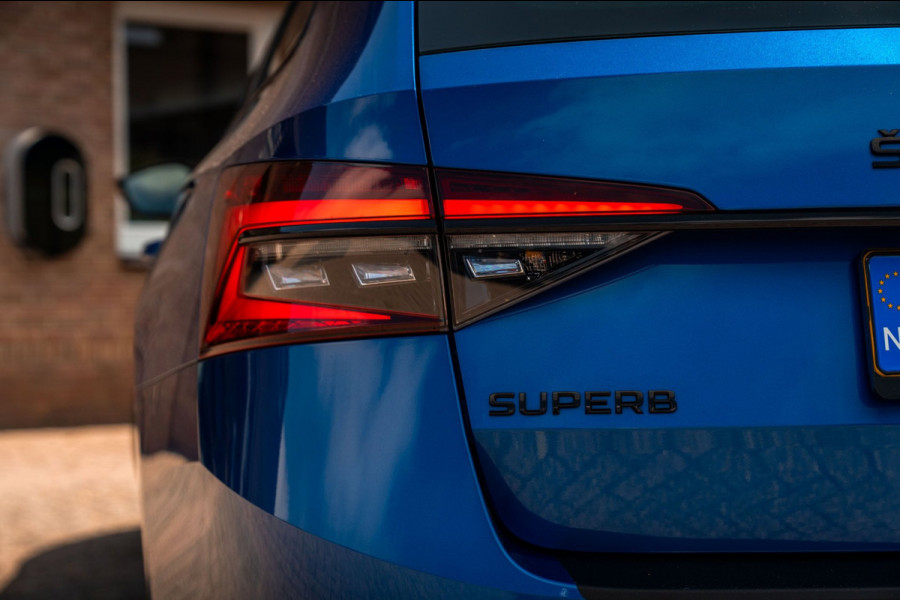 Škoda Superb Combi 1.4 TSI iV Sportline Business 218 PK Elek.Trekhaak Keyless ACC Camera 18''