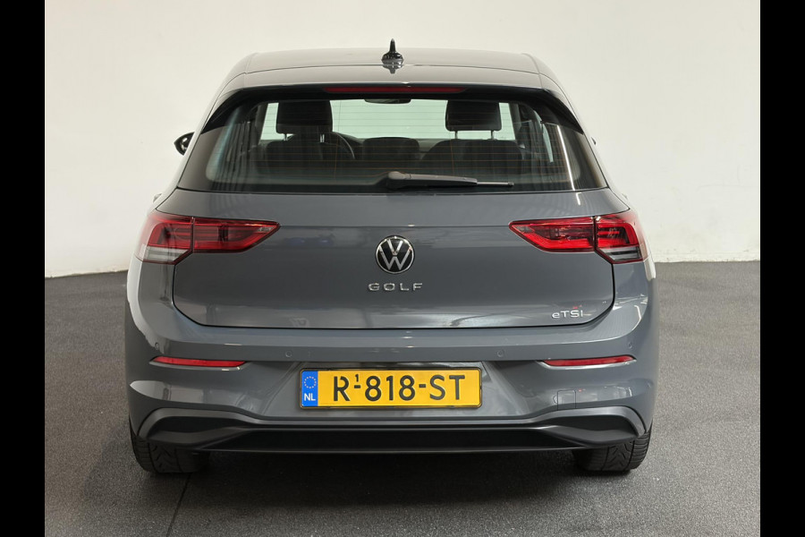 Volkswagen Golf 1.0 eTSI 110pk Automaat Life Climate control LED Lane Assist App Connect Cruise Control Climatronic Lichtmetalen Velgen Velgen Winterpakket