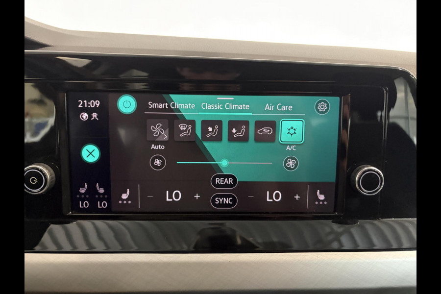 Volkswagen Golf 1.0 eTSI 110pk Automaat Life Climate control LED Lane Assist App Connect Cruise Control Climatronic Lichtmetalen Velgen Velgen Winterpakket