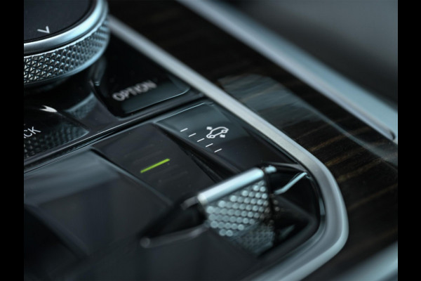 BMW X5 xDrive50e M-Sport Pro | Panoramadak | NL-Auto | Dealer Onderhouden | 360 Camera | Active Cruise | HUD | Harman/Kardon | Stoelverwarming + Ventilatie | Luchtvering | BMW Gesture Control | Memory Seats |