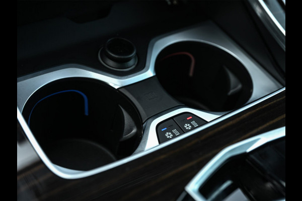 BMW X5 xDrive50e M-Sport Pro | Panoramadak | NL-Auto | Dealer Onderhouden | 360 Camera | Active Cruise | HUD | Harman/Kardon | Stoelverwarming + Ventilatie | Luchtvering | BMW Gesture Control | Memory Seats |