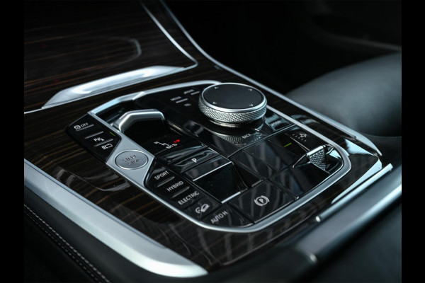 BMW X5 xDrive50e M-Sport Pro | Panoramadak | NL-Auto | Dealer Onderhouden | 360 Camera | Active Cruise | HUD | Harman/Kardon | Stoelverwarming + Ventilatie | Luchtvering | BMW Gesture Control | Memory Seats |