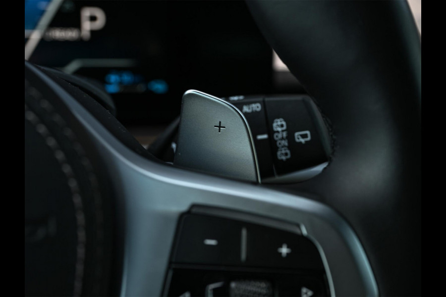 BMW X5 xDrive50e M-Sport Pro | Panoramadak | NL-Auto | Dealer Onderhouden | 360 Camera | Active Cruise | HUD | Harman/Kardon | Stoelverwarming + Ventilatie | Luchtvering | BMW Gesture Control | Memory Seats |