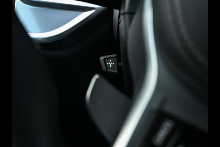 BMW X5 xDrive50e M-Sport Pro | Panoramadak | NL-Auto | Dealer Onderhouden | 360 Camera | Active Cruise | HUD | Harman/Kardon | Stoelverwarming + Ventilatie | Luchtvering | BMW Gesture Control | Memory Seats |
