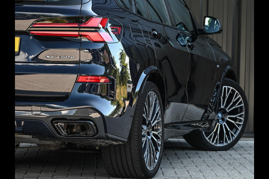 BMW X5 xDrive50e M-Sport Pro | Panoramadak | NL-Auto | Dealer Onderhouden | 360 Camera | Active Cruise | HUD | Harman/Kardon | Stoelverwarming + Ventilatie | Luchtvering | BMW Gesture Control | Memory Seats |