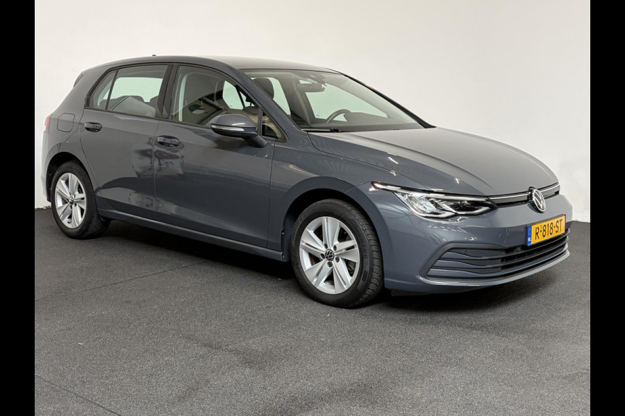 Volkswagen Golf 1.0 eTSI 110pk Automaat Life Climate control LED Lane Assist App Connect Cruise Control Climatronic Lichtmetalen Velgen Velgen Winterpakket