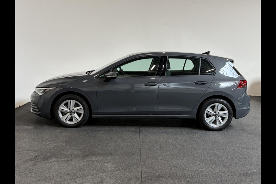 Volkswagen Golf 1.0 eTSI 110pk Automaat Life Climate control LED Lane Assist App Connect Cruise Control Climatronic Lichtmetalen Velgen Velgen Winterpakket